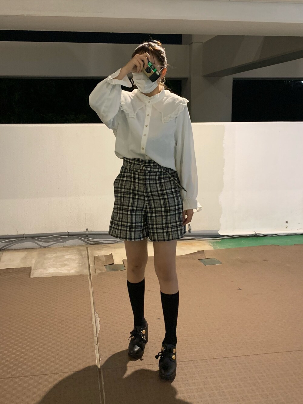 「RETRO GIRLのアイテム（シャツ/ブラウス、ホワイト系）」を使った、Irenさん（レディース・158cm）の冬コーディネートの1枚目の写真