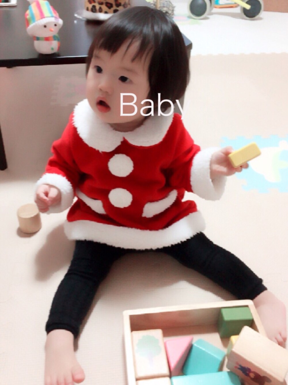 「クリスマス、サンタコス、1歳、おんなのこ、ベビー」｜「あっぷさんた😆♥️のアイテム（フィギュア、レッド系）」を使った、ch15さん（キッズ・70cm）の冬コーディネートの1枚目の写真