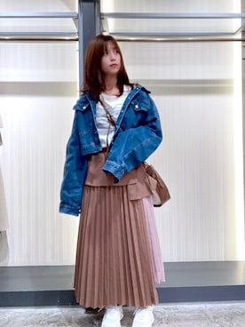 「プリーツ」｜「アイテム（デニムジャケット）」を使った、ありささん（レディース・156cm）の春コーディネート