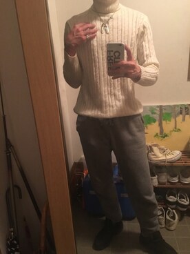 「アイテム（スマホケース/カバー、グレー系）」を使った、Nissyanさん（メンズ・180cm）の冬コーディネート