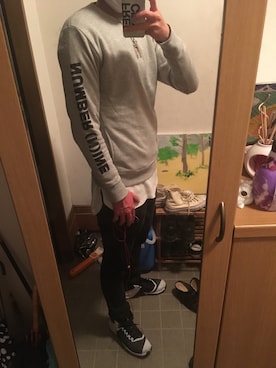 「アイテム（スマホケース/カバー、グレー系）」を使った、Nissyanさん（メンズ・180cm）の春コーディネート
