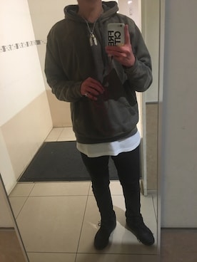 「アイテム（スマホケース/カバー、グレー系）」を使った、Nissyanさん（メンズ・180cm）の春コーディネート