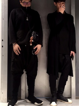 「Alexander McQueen（アレキサンダーマックイーン）のアイテム（アクセサリー）」を使った、吳衍毅さん（メンズ・178cm）の冬コーディネート