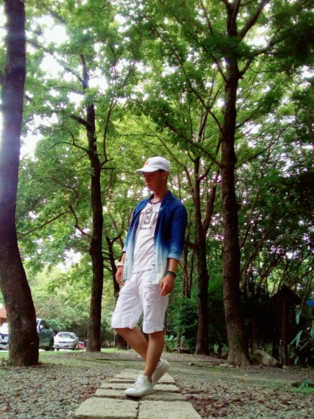 「夏コーデ、Adidas stan smith、NET、台湾、白色、休日、植物園」｜「NETのアイテム（カーゴパンツ、ホワイト系）」を使った、Johanさん（メンズ・167cm）の夏コーディネートの1枚目の写真