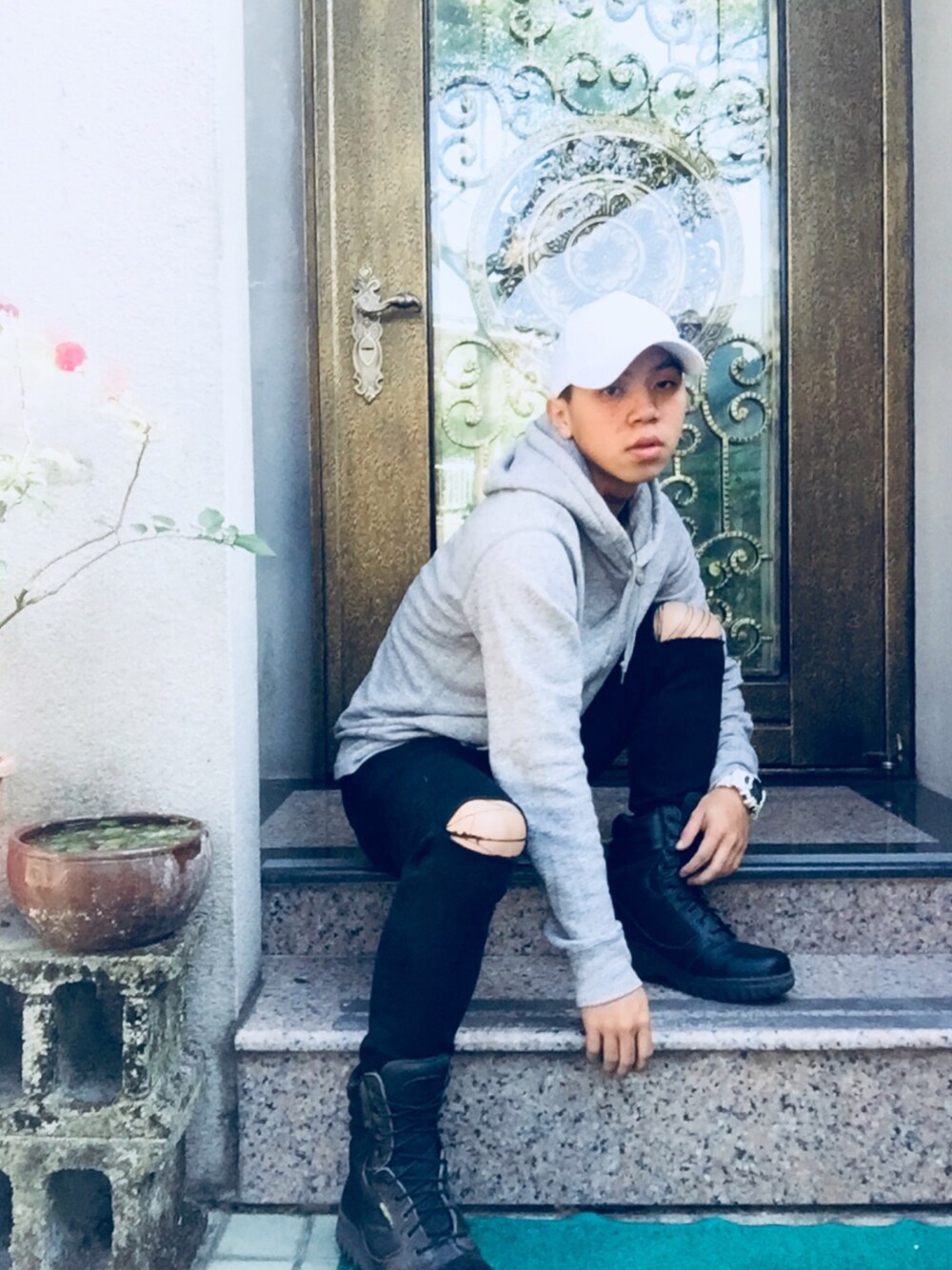 「UNIQLO、台灣、Taiwan、holiday、自宅」｜「UNIQLOのアイテム（ニット/セーター、グレー系）」を使った、Johanさん（メンズ・167cm）の冬コーディネートの1枚目の写真