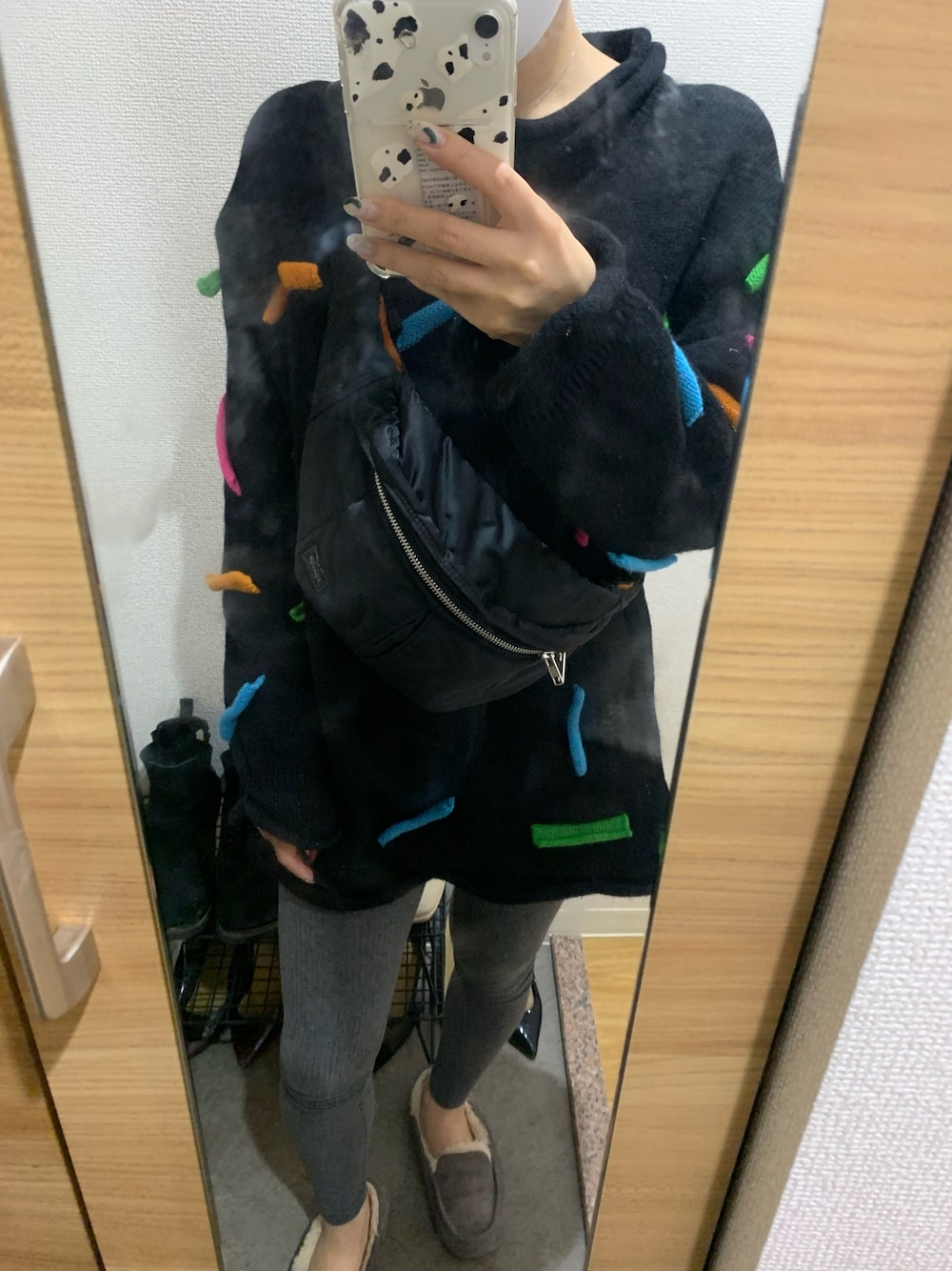 「古着、古着MIX、犬の散歩、ご近所コーデ、秋コーデ」｜「PORTERのアイテム（ボディバッグ/ウエストポーチ、ブラック系）」を使った、mさん（レディース・156cm）の秋コーディネートの1枚目の写真