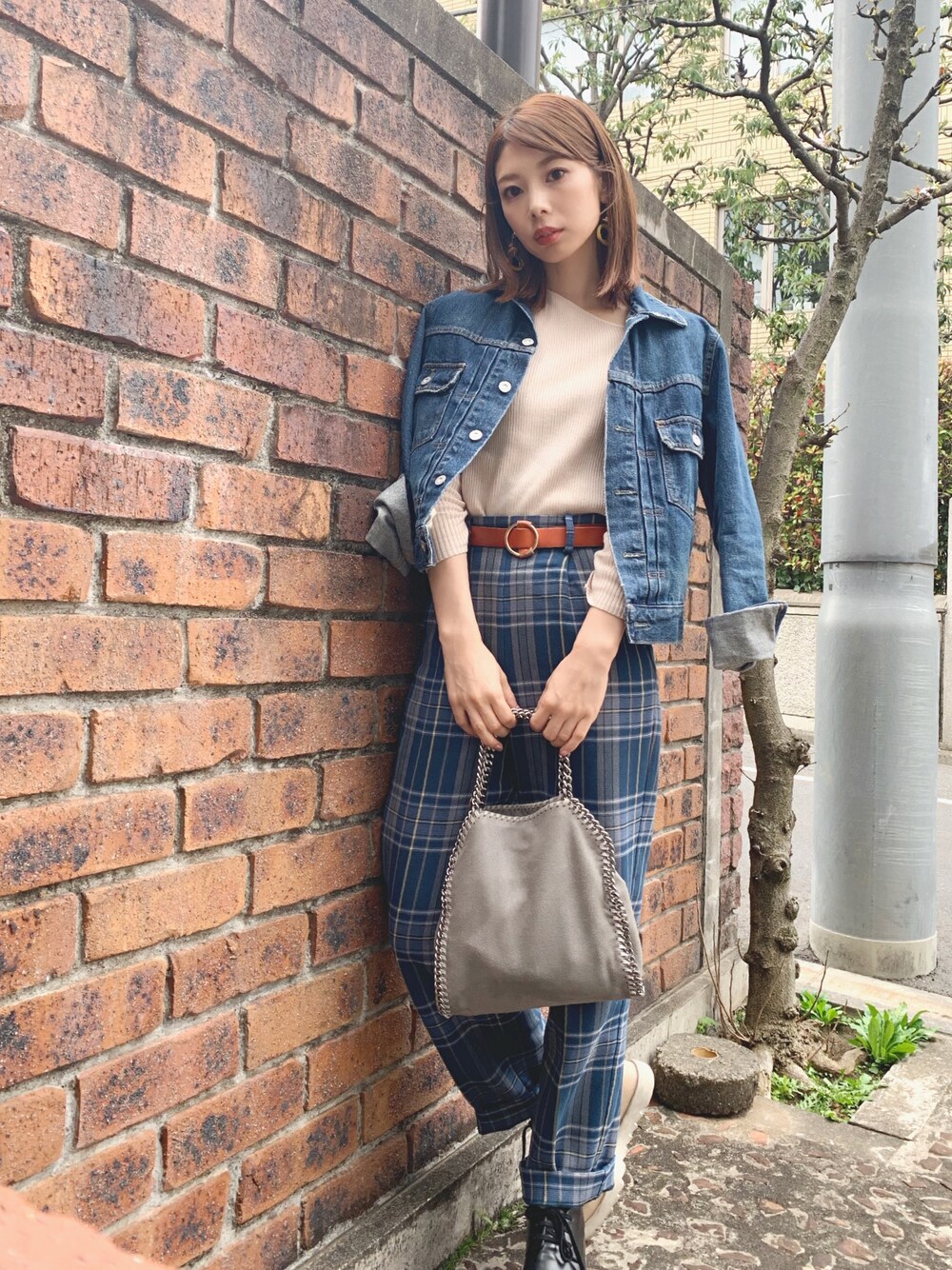 「LAYMEE、ステラマッカートニー、チェックパンツ、Gジャン」｜「MOUSSYのCHECK TUCK PANTS（その他パンツ、ブルー系）」を使った、ＭＩＣＨＩＲＵさん（レディース・162cm）の春コーディネートの1枚目の写真
