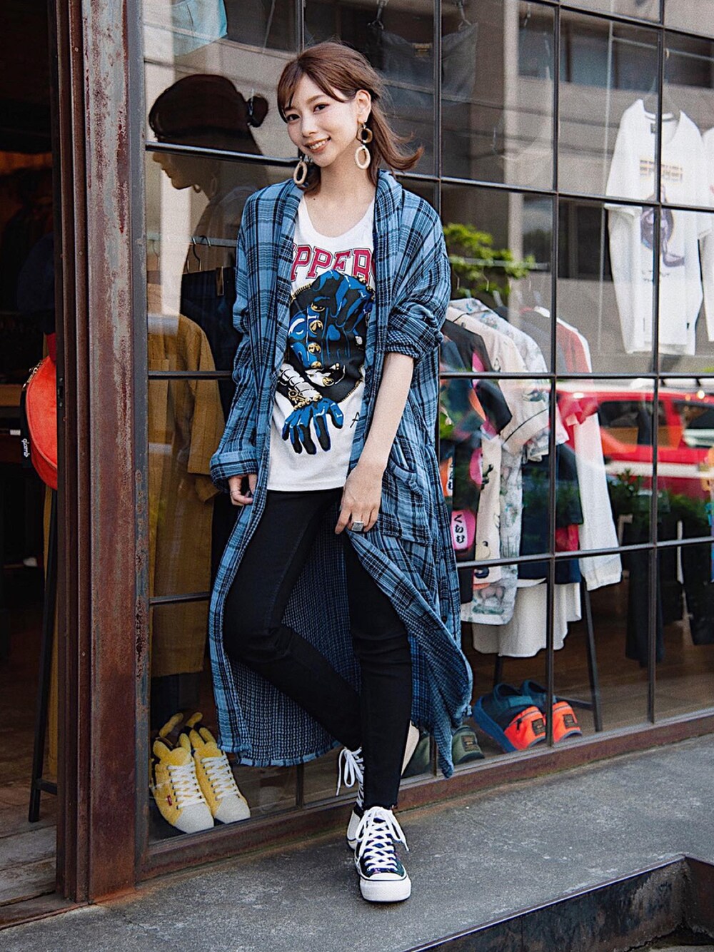 「glamb、JOJO、ロングシャツ」｜「glambのSheriff long check SH / シェリフロングチェックシャツ（シャツ/ブラウス、ブルー系）」を使った、ＭＩＣＨＩＲＵさん（レディース・163cm）の夏コーディネートの1枚目の写真