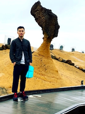 「oqLiq（オークリック）のアイテム（パンツ）」を使った、黃旭彬さん（メンズ・173cm）の夏コーディネート