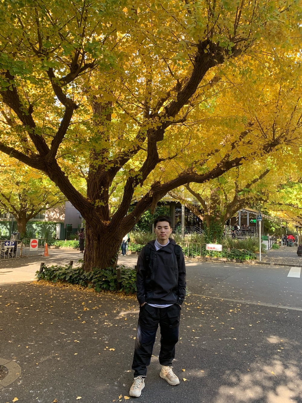 「ootd」｜「oqLiqのアイテム（マウンテンパーカー、ブラック系）」を使った、黃旭彬さん（メンズ・173cm）の秋コーディネートの1枚目の写真