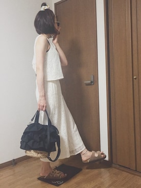 「ASZAKKA（アザッカ）の３段フリルカゴＢＡＧ【バッグ】（ショルダーバッグ、ブラック系）」を使った、みっくすさん（レディース）の夏コーディネート