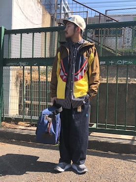 「アイテム（マウンテンパーカー、ブラウン系）」を使った、はらださん（メンズ・172cm）の春コーディネート
