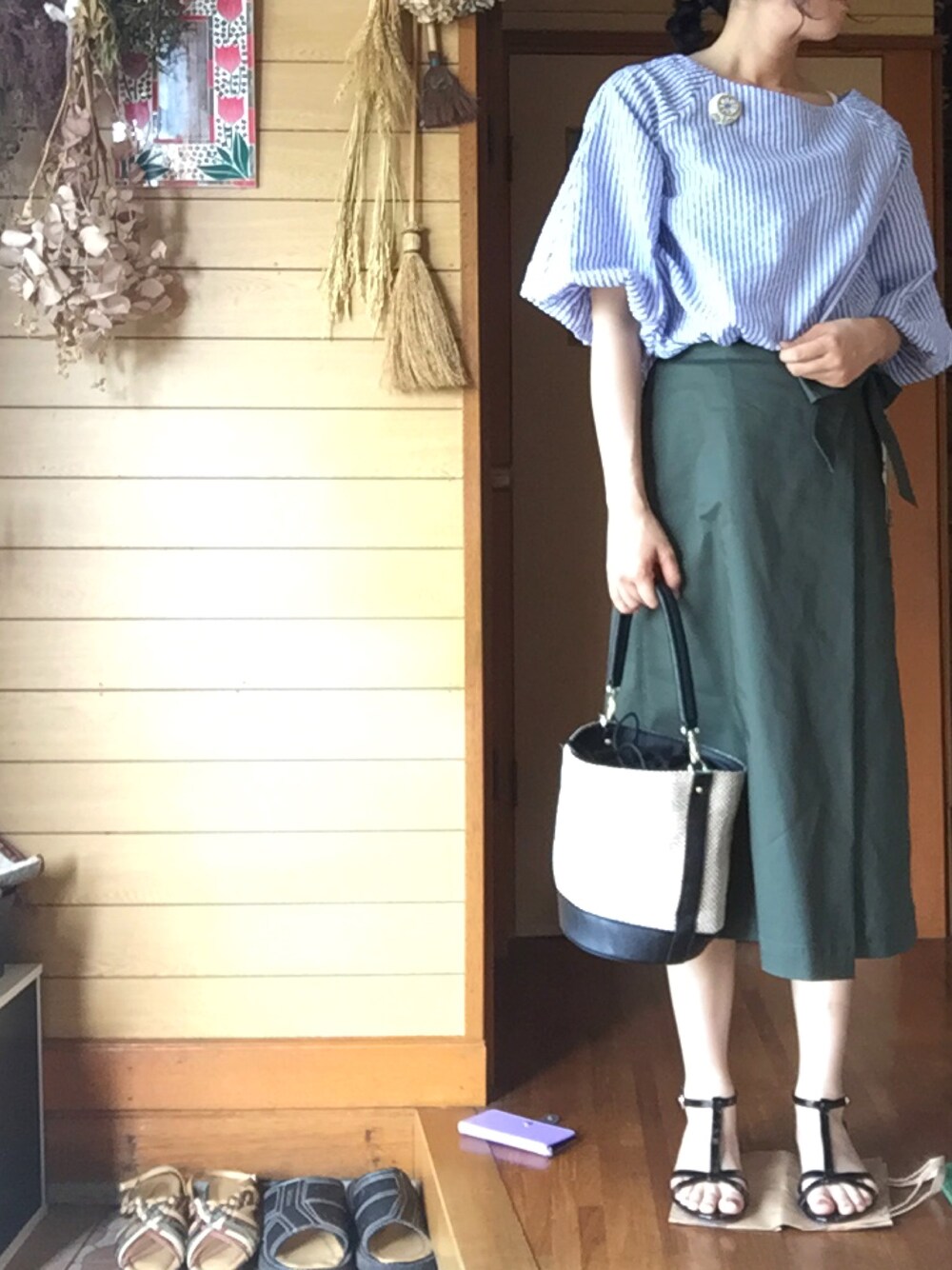 「休日スタイル、UNIQLO、シンプルコーデ、プチプラ、ストライプ、大人カジュアル、パンツスタイル、シンプル」｜「coca（coca）のバルーンスリーブストライプブラウス（シャツ/ブラウス、ブルー系）」を使った、m@さん（レディース・164cm）の夏コーディネートの1枚目の写真