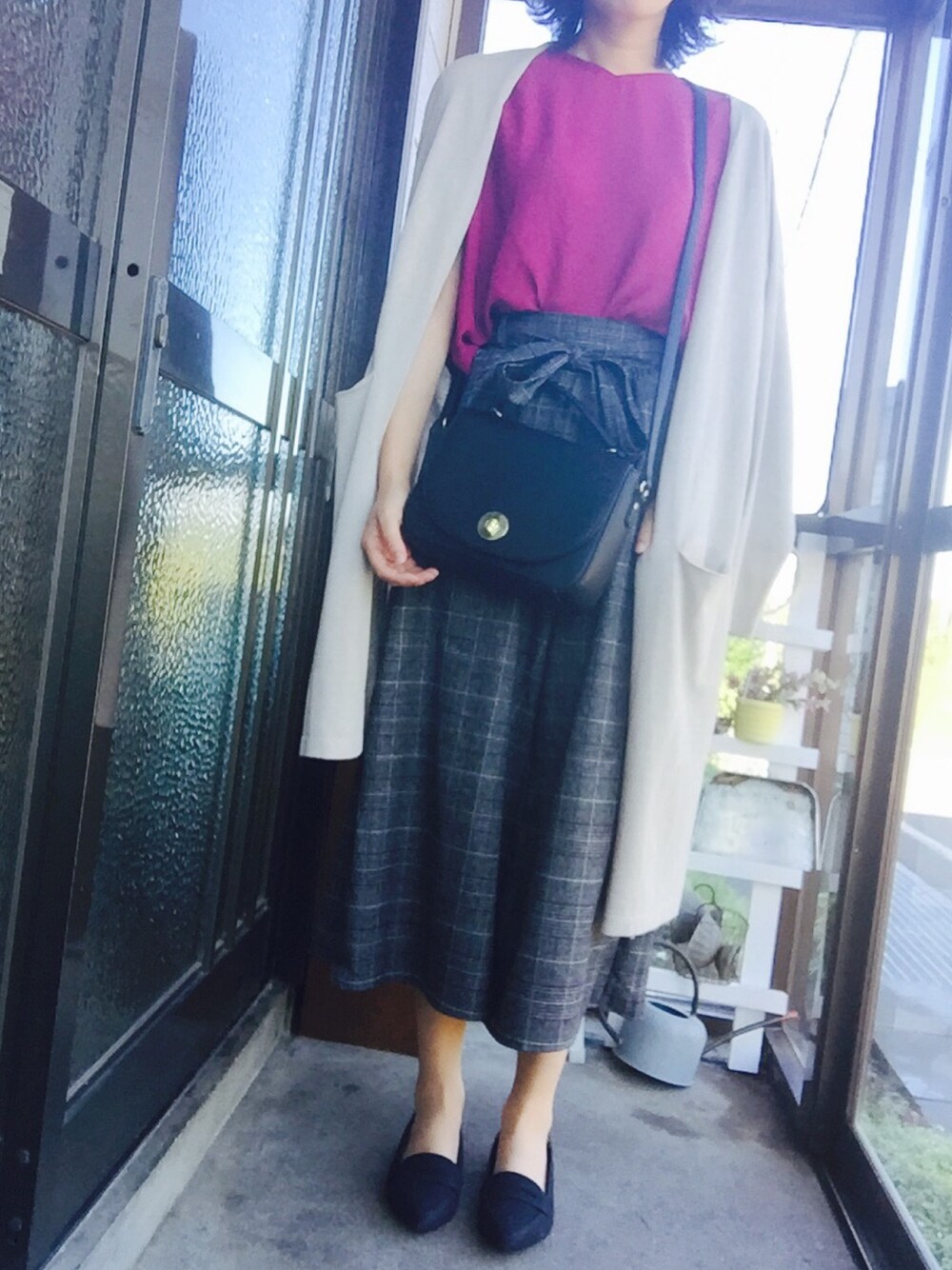 「秋コーデ、パンツスタイル、ピンク、グレンチェック、ワイドパンツ、プチプラ、ロングカーディガン、オトナ女子、ブラック」｜「SFWのTSJ1026N（ローファー、ブラック系）」を使った、m@さん（レディース・164cm）の秋コーディネートの1枚目の写真