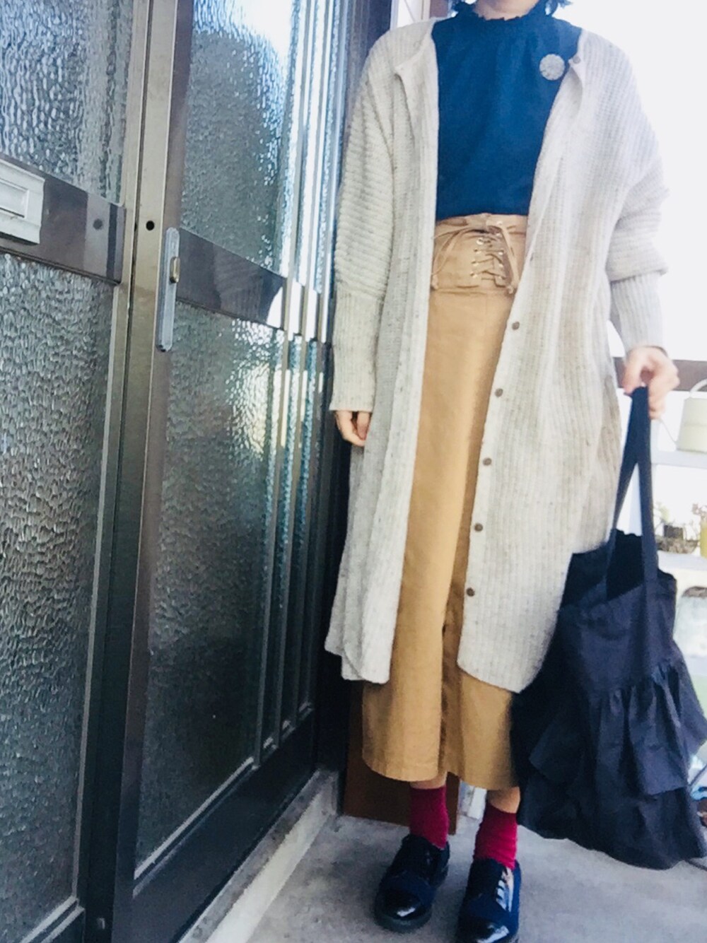 「秋のコーデ、オトナカジュアル、ネイビー、タイトスカート、プチプラ、ニット、秋コーデ」｜「MERLOTのウエストスピンドルタイトスカート1174（スカート、イエロー系）」を使った、m@さん（レディース・164cm）の秋コーディネートの1枚目の写真