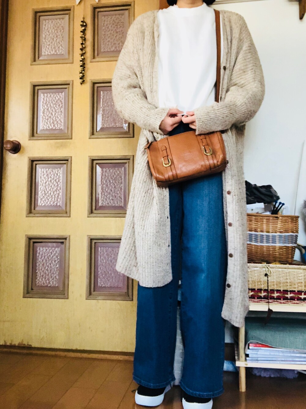 「パンツスタイル、プチプラ、カーディガン、オトナカジュアル、UNIQLO、GU、デニム、スウェット、シンプル」｜「Chambreのアイテム（カーディガン/ボレロ、ベージュ系）」を使った、m@さん（レディース・164cm）の春コーディネートの1枚目の写真