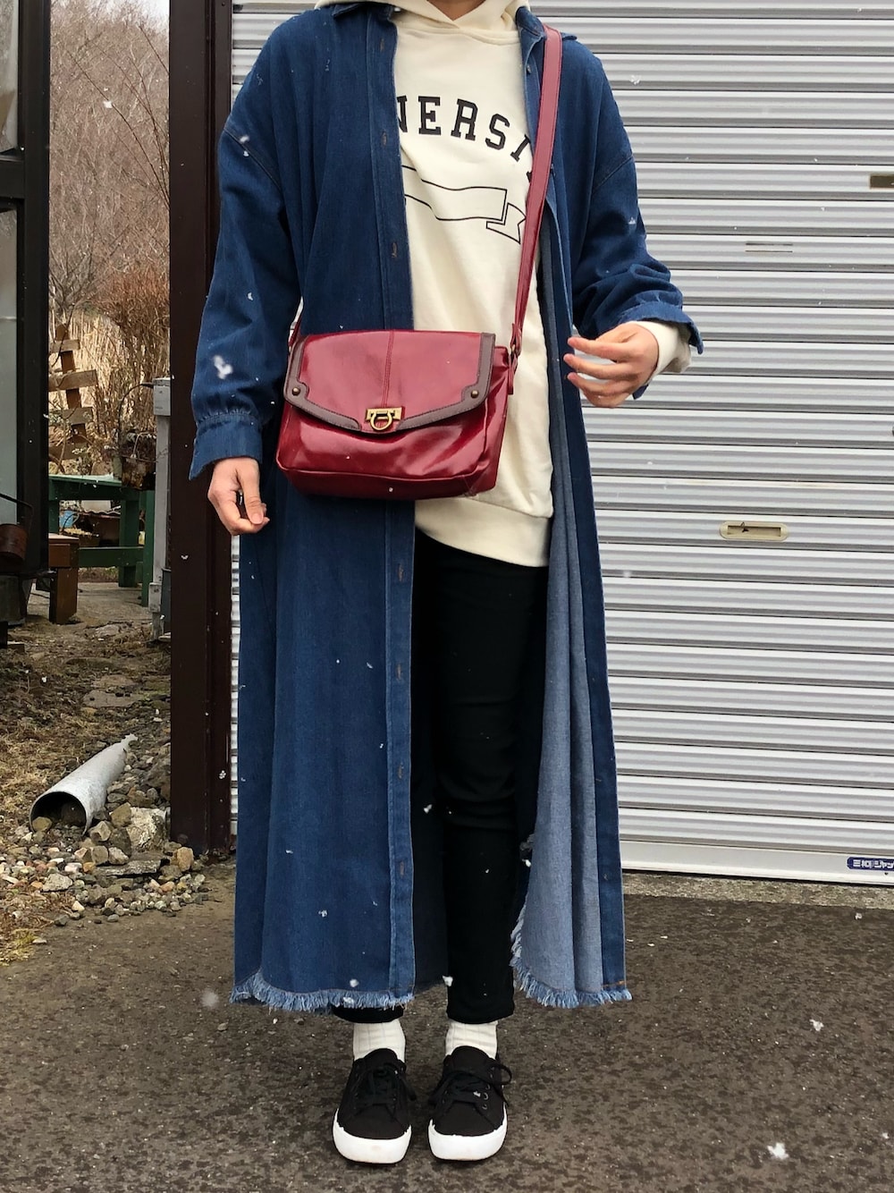 「オトナカジュアル、パンツスタイル、春、GU、デニム、黒スキニー、パーカー、プチプラ」｜「GUのアイテム（スニーカー、ブラック系）」を使った、m@さん（レディース・164cm）の春コーディネートの1枚目の写真