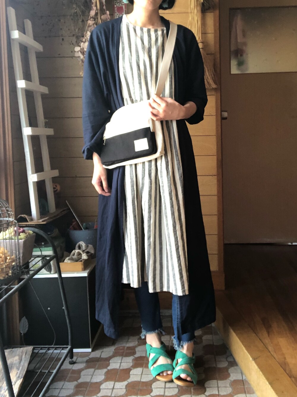 「夏コーデ、カジュアルコーデ、サンダル、しまむら、デニム、ワンピース、ストライプ、サコッシュ、プチプラ、シンプルコーデ」｜「rpsの麻混ロングガウン（カーディガン/ボレロ、ブルー系）」を使った、m@さん（レディース・164cm）の夏コーディネートの1枚目の写真