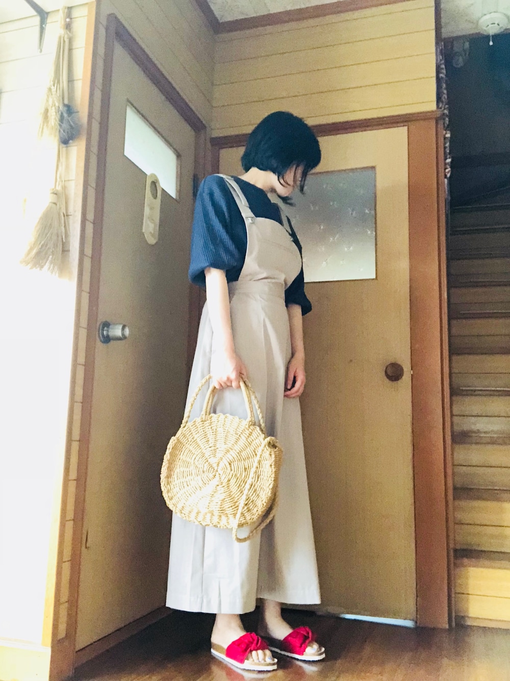 「夏コーデ、オトナカジュアル、カジュアルコーデ、サンダル、かごバッグ、ワンピース、KBF」｜「KBFのWEB限定　2WAYジャンパースカート（ジャンパースカート、グレー系）」を使った、m@さん（レディース・164cm）の夏コーディネートの1枚目の写真