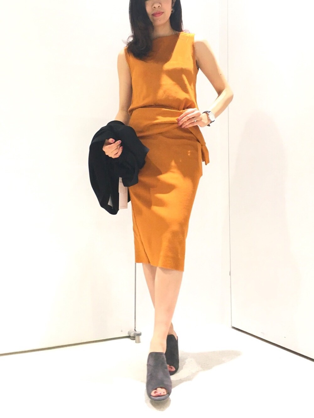 「シンプル、夏コーデ、サンダル、summer、ootd、スカートスタイル、セットアップ、きれいめカジュアル」｜「STUDIOUS CITYのCITY ウエストリボンニットスカート（スカート、イエロー系）」を使った、STUDIOUS CITY SUWAさん（レディース・166cm）の春コーディネートの1枚目の写真