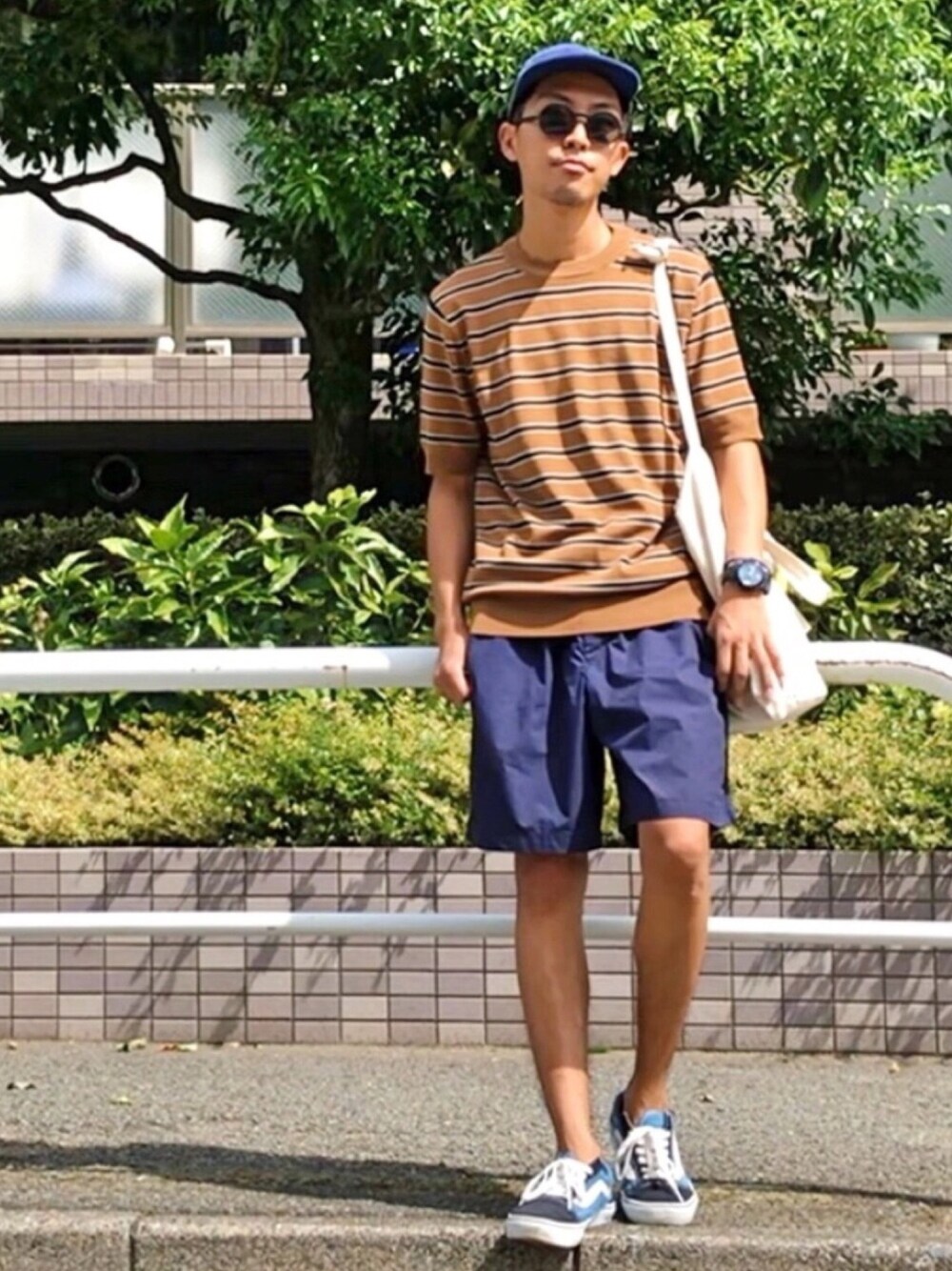 「夏のワントーンコーデ、ワントーンコーデ、ボーダー、サマーニット、ショーツ、ショートパンツ、プチプラ、VANS、夏服」｜「GUのアイテム（トップス、ブラウン系）」を使った、macky☺︎さん（メンズ・172cm）の夏コーディネートの1枚目の写真