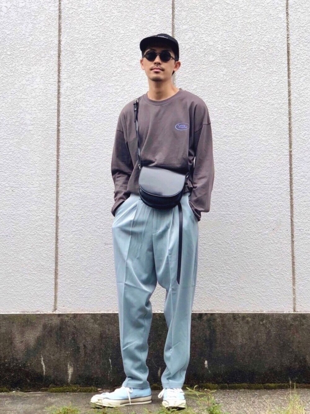 「おしゃれさんと繋がりたい、CREARE LINO、ロンT、ストリート、ストリートMIX、きれいめカジュアル、タックイン、スラックス、CT70s、秋服」｜「CREARE -LINO-のテキストロングTEE（Tシャツ/カットソー、グレー系）」を使った、macky☺︎さん（メンズ・172cm）の秋コーディネートの1枚目の写真