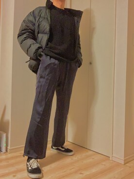 「サテンパンツ」｜「アイテム（ダウンジャケット/コート）」を使った、SAKOSHIさん（メンズ・178cm）の冬コーディネート