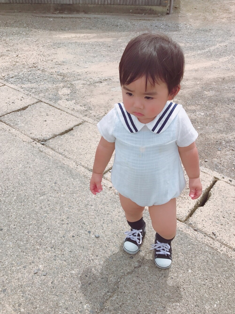 「シンプル、むちむち、ムッチムチ、パツパツ、男の子コーデ、キッズコーデ」｜「韓国子供服のアイテム（つなぎ/オールインワン、ホワイト系）」を使った、こっちゃんさん（キッズ・90cm）の秋コーディネートの1枚目の写真