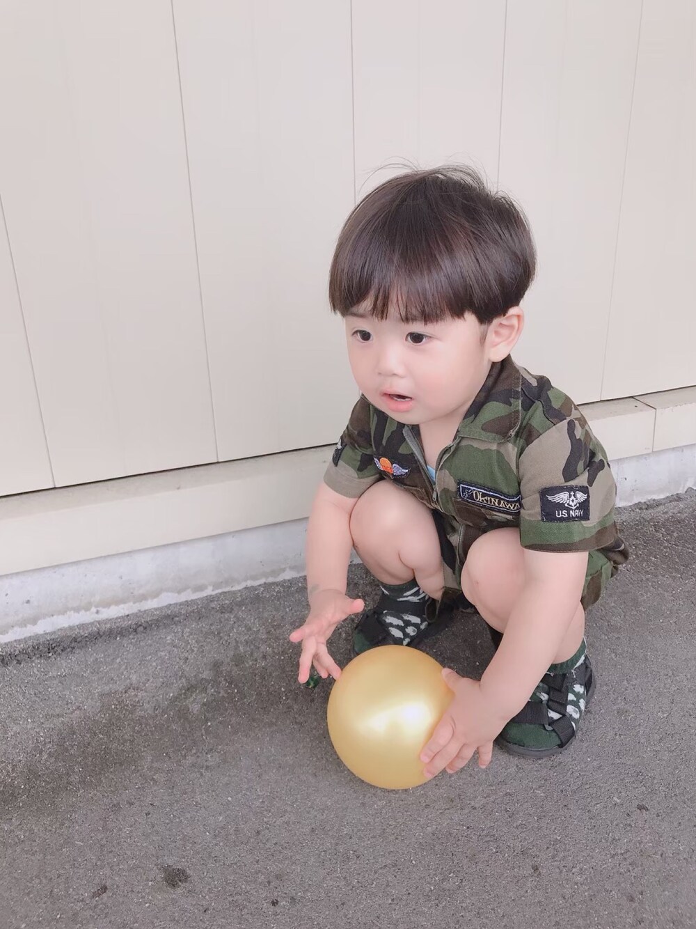 「kids、男の子コーデ、男の子、こぼちゃん、セルフカット、キッズコーデ、プチプラ」｜「古着のアイテム（つなぎ/オールインワン、グリーン系）」を使った、こっちゃんさん（キッズ・90cm）の秋コーディネートの1枚目の写真