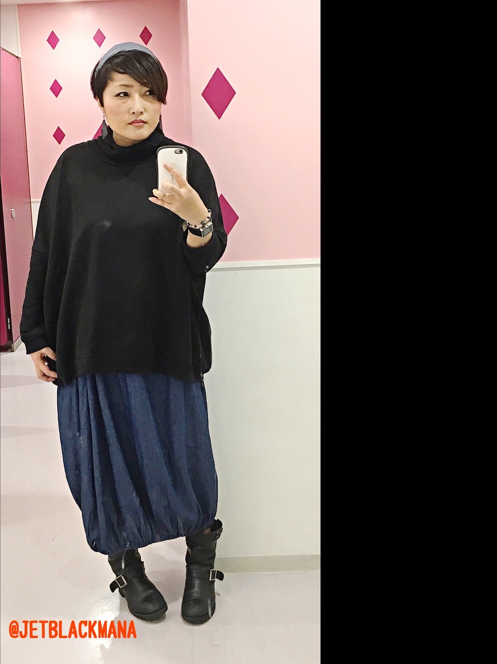 「アンパンマンミュージアム、SPINNS、バルーンスカート、デニムスカート、まると、さんかくと、しかくと。、エンジニアブーツ」｜「no brandのアイテム（カチューシャ、ブルー系）」を使った、manaさん（レディース・161cm）の春コーディネートの1枚目の写真