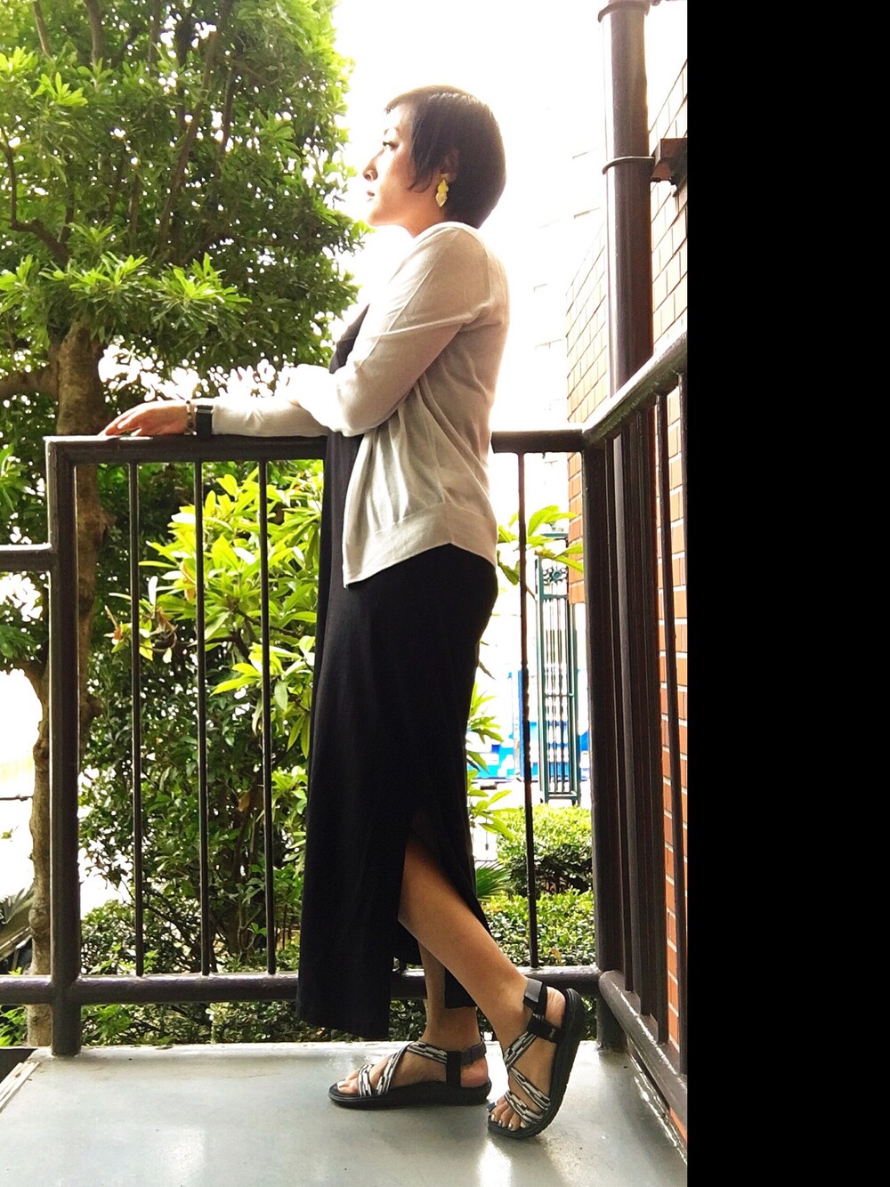 「ユニクロ、UNIQLO、ワンピース、teva、SLY、サマーニット、スリットワンピース、夏コーデ」｜「UNIQLOのアイテム（ワンピース、ブラック系）」を使った、manaさん（レディース・161cm）の夏コーディネートの1枚目の写真