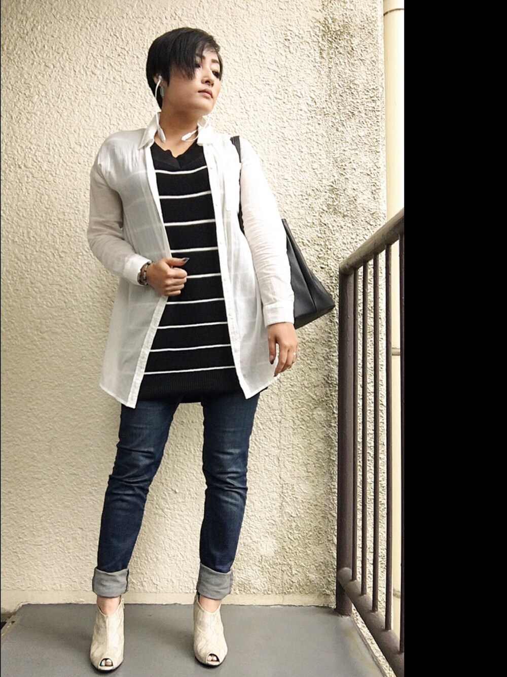 「コットンシャツ、ニット、ノースリーブ、ロペピクニック、ROPE' PICNIC(ROPE' PICNIC)、UNIQLO、デニム、ボーダー」｜「beats. by dr.dreのアイテム（スマホグッズ、ホワイト系）」を使った、manaさん（レディース・161cm）の秋コーディネートの1枚目の写真