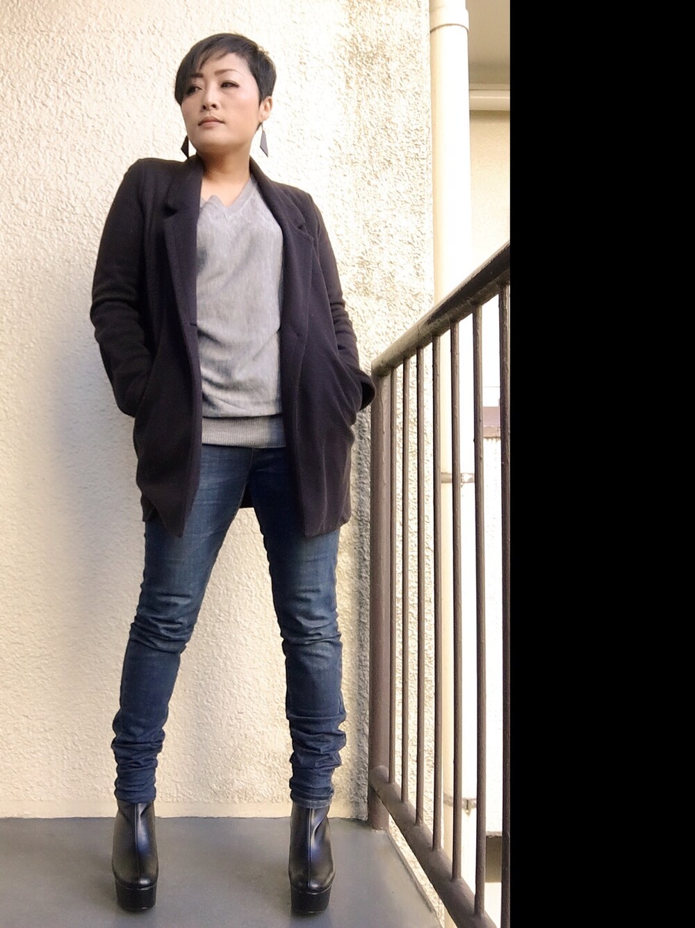 「大人カジュアル、エスペランサ、rodeo crowns、UNIQLO、ESPERANZA、ショートブーツ、ジャケット、秋のコーデ」｜「Rodeo CrownsのRCS カット オーバージャケット（テーラードジャケット、ブラック系）」を使った、manaさん（レディース・161cm）の秋コーディネートの1枚目の写真