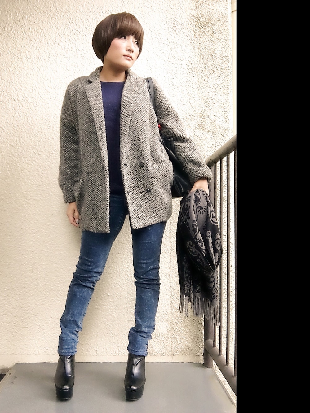 「秋冬、パンツスタイル、SLY、rodeo crowns、moussy、NAVANA、ショートブーツ、デニムパンツ、ウィッグ」｜「NAVANAのアイテム（ウィッグ、その他）」を使った、manaさん（レディース・161cm）の冬コーディネートの1枚目の写真