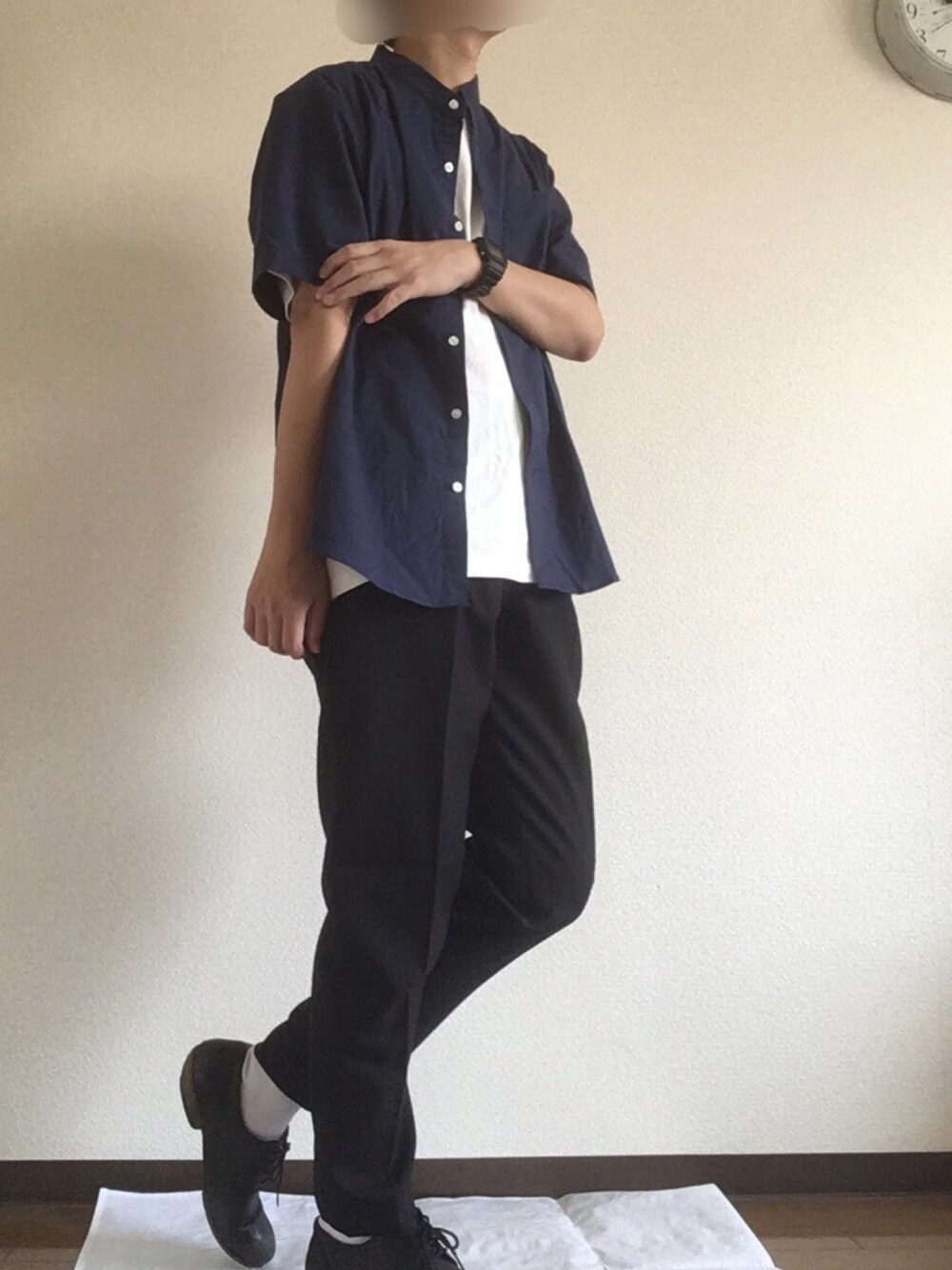 「休日スタイル、オトナカジュアル、革靴、バンドカラー、スラックス、UNIQLO」｜「EMMA CLOTHESの【WEB限定】LINEN×COTTONオーバーサイズバンドカラーシャツ（シャツ/ブラウス、ブルー系）」を使った、おでんでんさん（メンズ・180cm）の秋コーディネートの1枚目の写真
