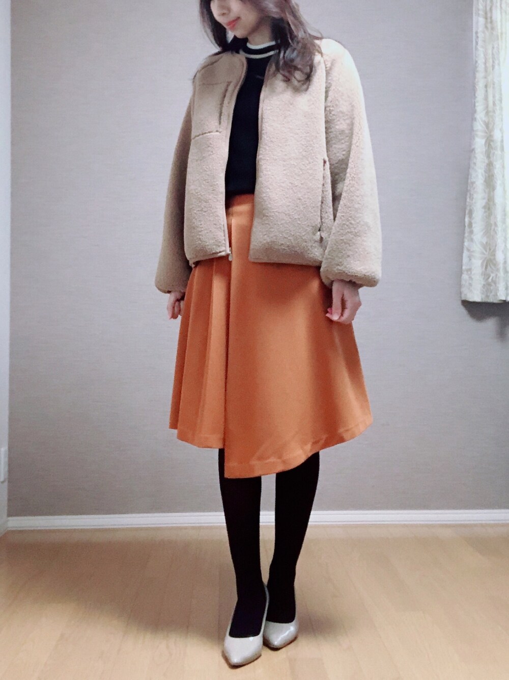 「今日のコーデ、オフィススタイル、綺麗めコーデ、スカート、冬コーデ」｜「STYLE DELIのアイテム（スカート、オレンジ系）」を使った、Kさん（レディース・167cm）の春コーディネートの1枚目の写真
