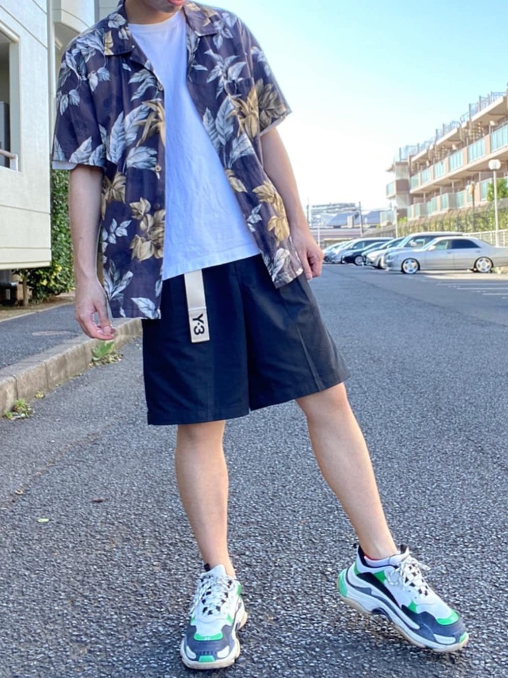 「アロハシャツ、シャツ好き集まれ、夏コーデ、ガチャベルト、大人カジュアル、スニーカー、おしゃれさんと繋がりたい、今日のコーデ、古着MIX、ビッグシルエット」｜「古着のアイテム（シャツ/ブラウス、ベージュ系）」を使った、ましろ@放射線技師さん（メンズ・175cm）の夏コーディネートの1枚目の写真