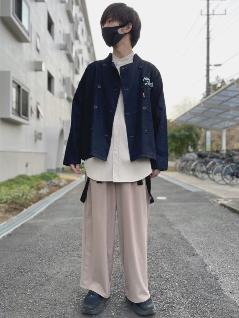 「シンプル、大人カジュアル、おしゃれさんと繋がりたい、ベージュ、プチプラ、GU、ユニクロ、ワイドパンツ、カジュアルコーデ、シェフジャケット」｜「GUのアイテム（ジャケット/アウター、ブルー系）」を使った、ましろ@放射線技師さん（メンズ・175cm）の冬コーディネートの1枚目の写真