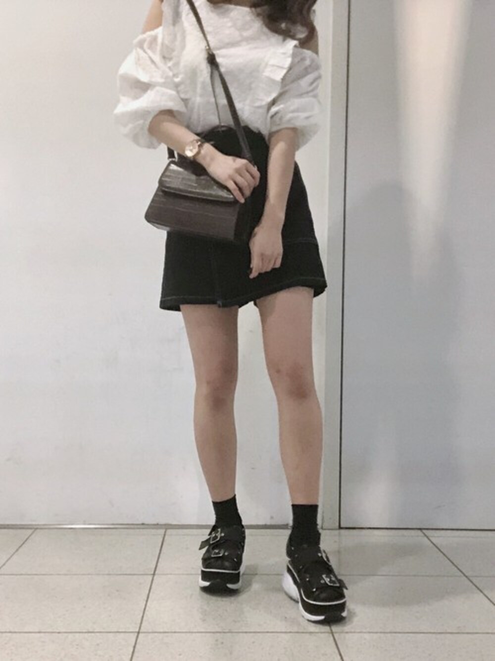 「ブラウス、ホワイト、ショルダーバッグ、へザー、Heather、ガーリー、フリルトップス、フリルブラウス、ラップパンツ、スポサン」｜「Heatherのコットンレースカタアキブラウス　884372（シャツ/ブラウス、ホワイト系）」を使った、mayaさん（レディース・160cm）の春コーディネートの1枚目の写真