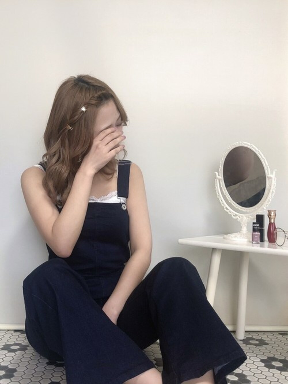 「サロペット、オールインワン、へザー、大人カジュアル、Heather、休日スタイル、休日コーデ、フレアパンツ、ゆるコーデ、おうちファッション」｜「Heatherのユルフレアサロペット　874509（サロペット/オーバーオール、ブルー系）」を使った、mayaさん（レディース・160cm）の春コーディネートの1枚目の写真