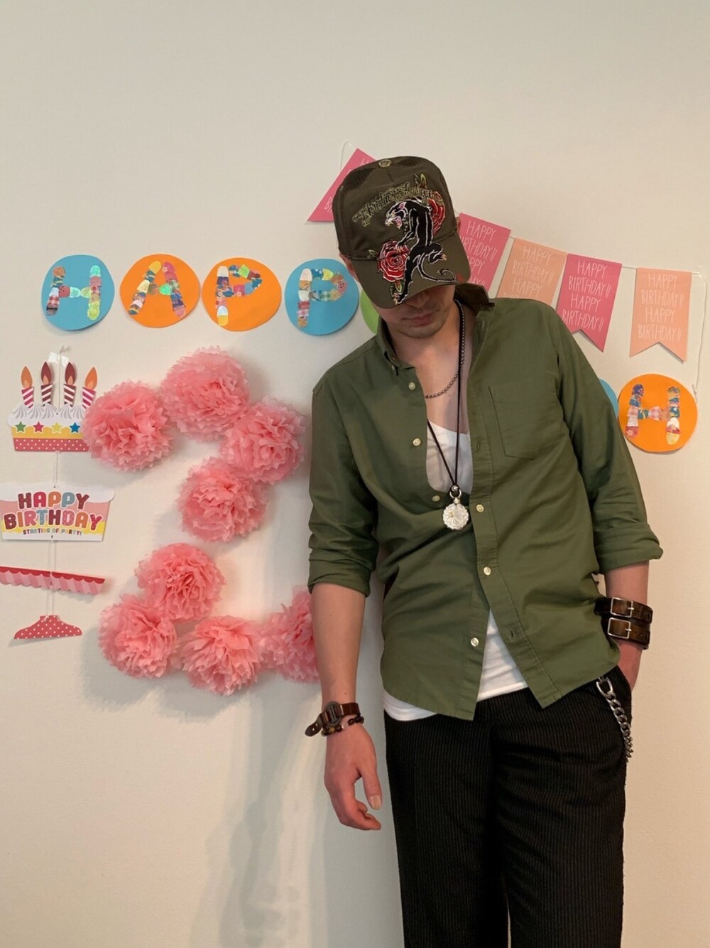 「オトナカジュアル、パパコーデ、30代、カーキ、バングル、100コーデ達成！、祝100コーデ」｜「CODY SANDERSONのCODY SANDERSON / コディ サンダーソン：Stainless Ball Chain Necklace-ネックレス-：C9-99-002[RIP]（ネックレス、シルバー系）」を使った、つてのろたさん（メンズ・167cm）の春コーディネートの1枚目の写真