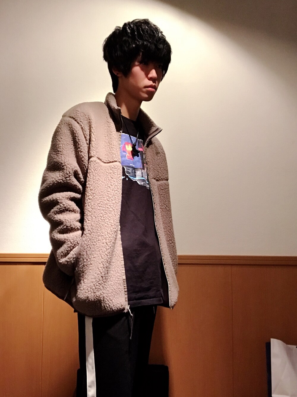 「ボアジャケット、URBAN RESEARCH、REBERTAS、WEGO、ボア、ボア×黒、WEGOコーデ」｜「URBAN RESEARCHのPOLARTECスタンドブルゾン（ブルゾン、グレー系）」を使った、やまーさんさん（メンズ・177cm）の冬コーディネートの1枚目の写真