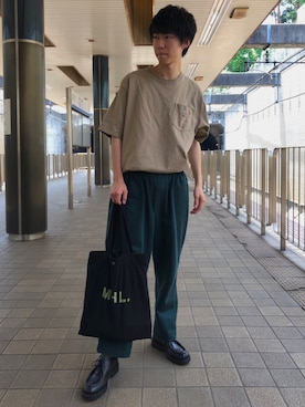 「ベージュTシャツ」｜「アイテム（パンツ）」を使った、やまーさんさん（メンズ・178cm）の夏コーディネート