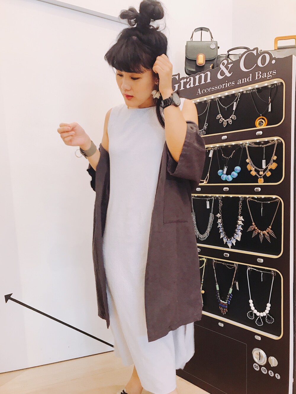 「棉麻、棉花糖女孩、手工、handmade、麻、台中、Taiwan」｜「gram&coのアイテム（ワンピース、ブルー系）」を使った、熊美さん（キッズ・110cm）の秋コーディネートの1枚目の写真