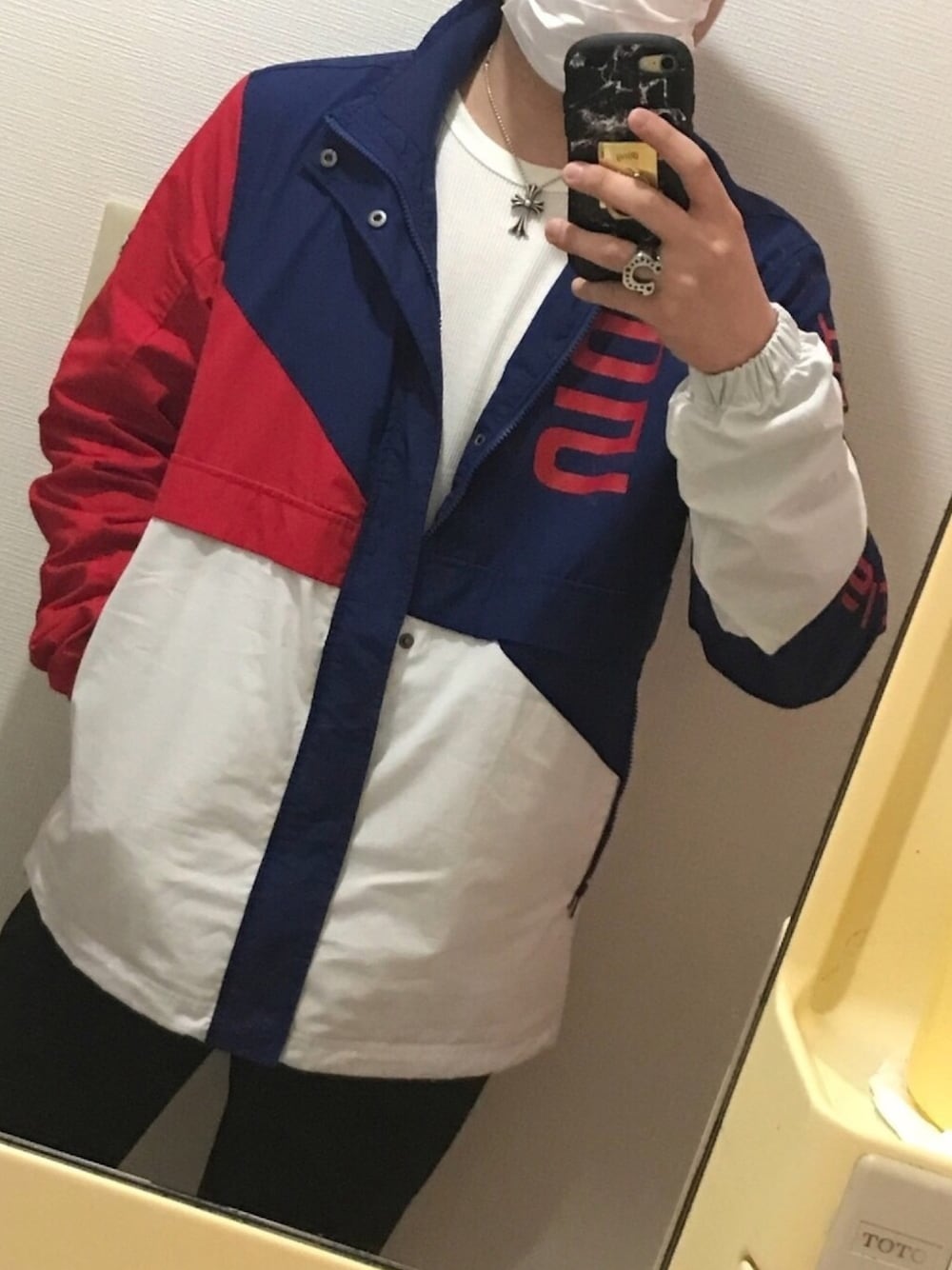 「TOMMY HILFIGER、Chrome Hearts」｜「TOMMY HILFIGERのアイテム（ナイロンジャケット、その他）」を使った、れんさん（メンズ・175cm）の春コーディネートの1枚目の写真