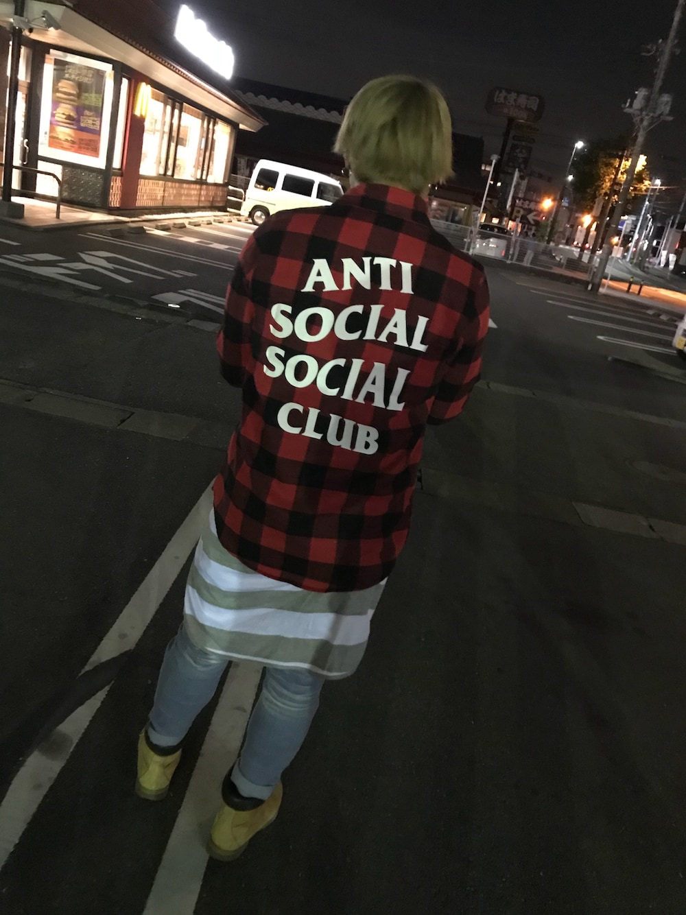 「おしゃれさんと繋がりたい、Assc、いいね、save、フォローお願いします🤑、ストリート系」｜「ANTI SOCIAL SOCIAL CLUBのアイテム（シャツ/ブラウス、レッド系）」を使った、れんさん（メンズ・176cm）の夏コーディネートの1枚目の写真