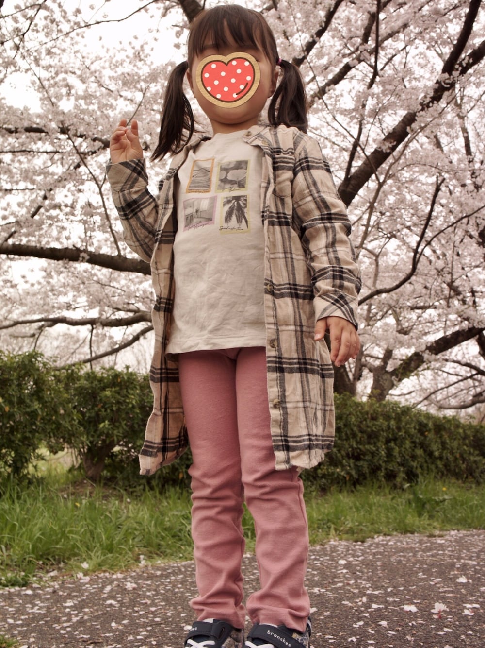 「キッズコーデ、パステル映える春、はるコーデ、4歳、4歳女の子、ピンク、キッズファッション、こどもコーデ」｜「BAYFLOWの[KIDS]カリフォルニアコットンフォトT（Tシャツ/カットソー、ベージュ系）」を使った、*しーママ*さん（キッズ・110cm）の春コーディネートの1枚目の写真