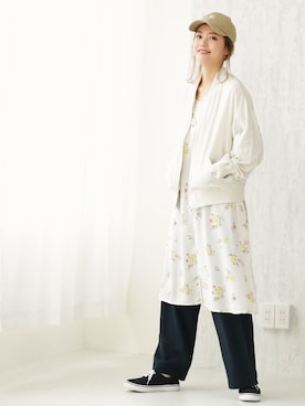 「アイテム（MA-1、ホワイト系）」を使った、SocialGIRLさん（レディース・167cm）の春コーディネート