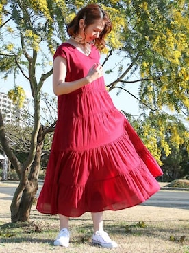 「白スニーカー」｜「アイテム（ワンピース/ドレス、ピンク系）」を使った、SocialGIRLさん（レディース・164cm）の夏コーディネート
