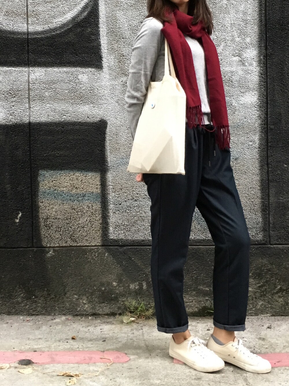 「Wall、knitwear」｜「MUJI Laboのアイテム（エコバッグ/サブバッグ、ベージュ系）」を使った、MZ さん（レディース・160cm）の冬コーディネートの1枚目の写真